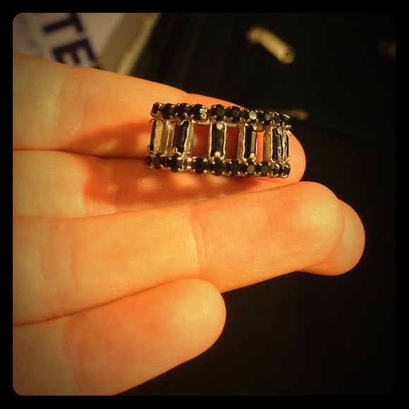 💐SALE Gorgeous Guess Black Gemstone Stretchy Ring