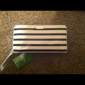 Neda Watch hill creme and black patent leather