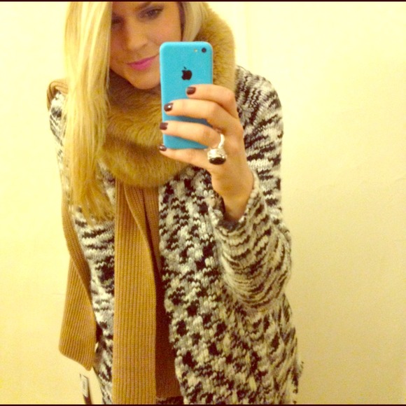 NEVER USED FaB FaUx FUR scarf -- love!! 💕🍂🍃🍁