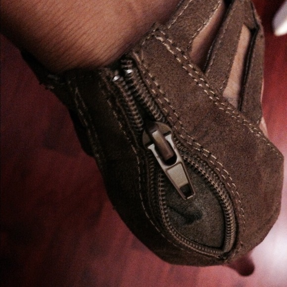 Heels - Picture 4 of 4