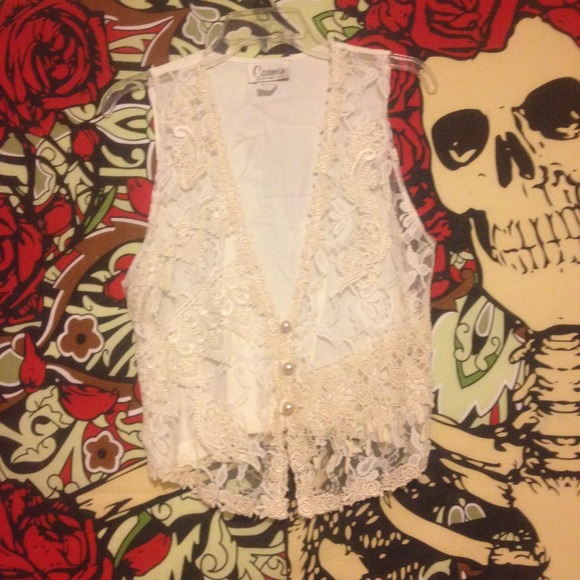 💙FLASH SALE💙 Darling Vintage White Lace Vest