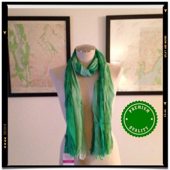 Green Scarf - Picture 1 of 1