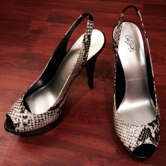 Heels - Picture 2 of 3