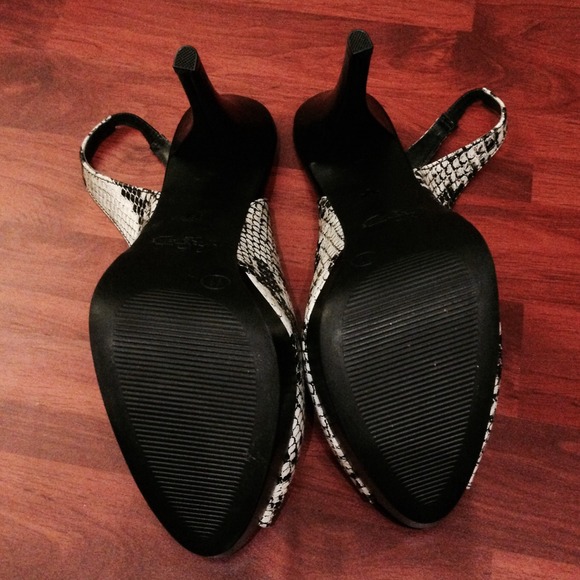 Heels - Picture 3 of 3