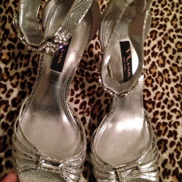 Heels - Picture 2 of 4