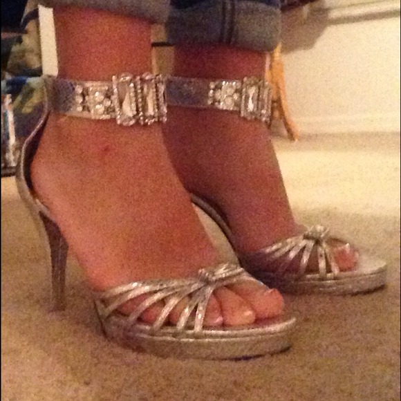 Heels - Picture 3 of 4
