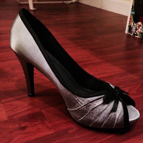 Heels - Picture 3 of 4