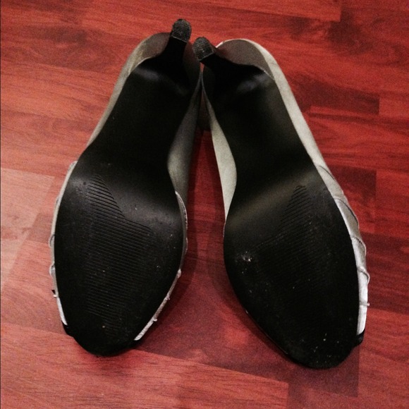 Heels - Picture 4 of 4
