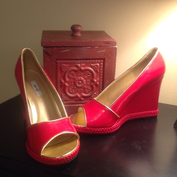 Red with gold trim wedges