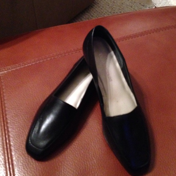 Black Enzo flats - BRAND new