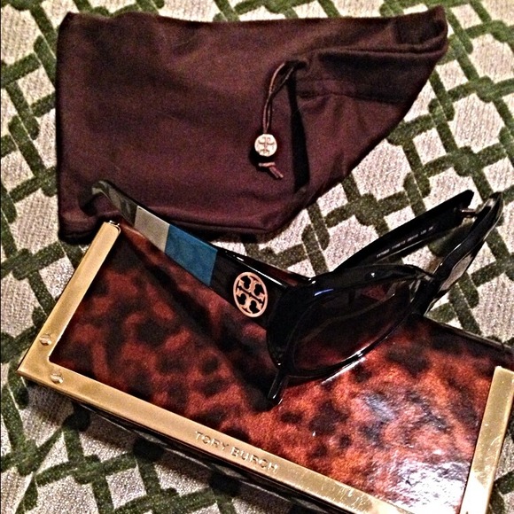 💜SOLD💜Tory Burch Tortoise "Cat eye" sunglasses