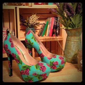 Never Worn Betsey Johnson Rose Heels