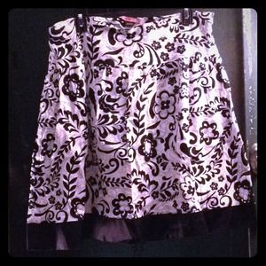 🌺Black & White Flowery Knee-Length Skirt🌺