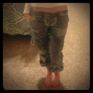 A&F Camo cargo pants/capris with adjustable length