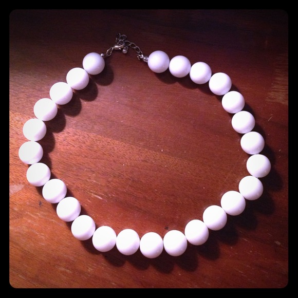 ❌SOLD❌white chunky necklace