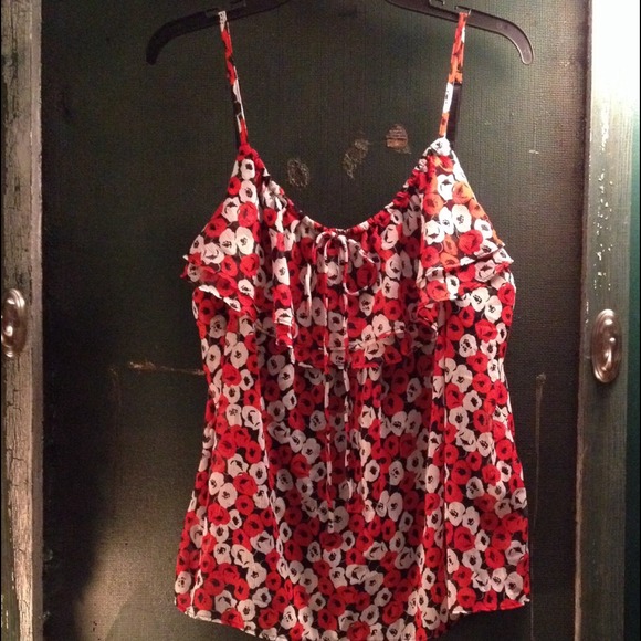 ✨🌹Red, Black & White Poppy NY & Co Ruffled Tank🎈