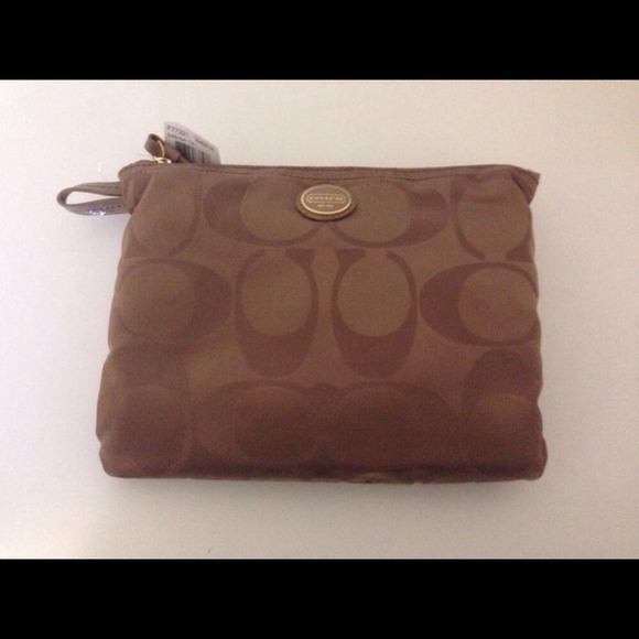 Coach packable weekender NWT / negotiable - Picture 2 of 3