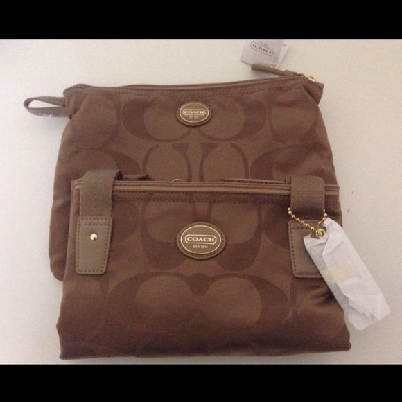 Coach packable weekender NWT / negotiable - Picture 3 of 3