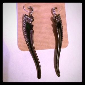 Beautiful dark pewter earrings.