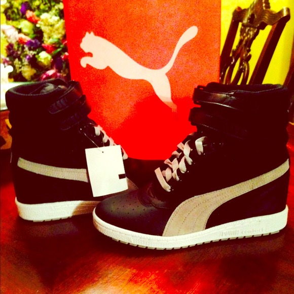 Ladies wedge Puma brand new