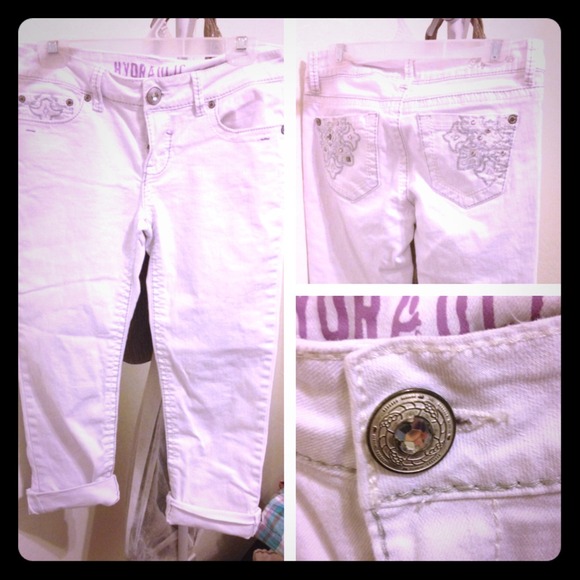 Hydraulic white jean capris