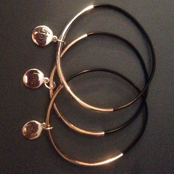 Bracelet trio🌹bundled🌹