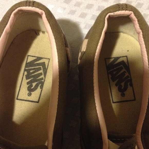 Vans - Picture 2 of 4