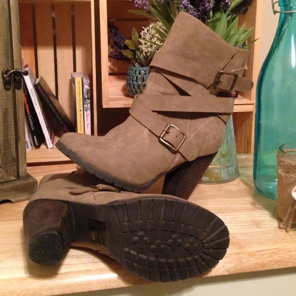 💔 Sold in bundle 💔 - Picture 2 of 4