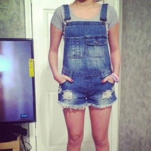 I'm also looking for coveralls like this!