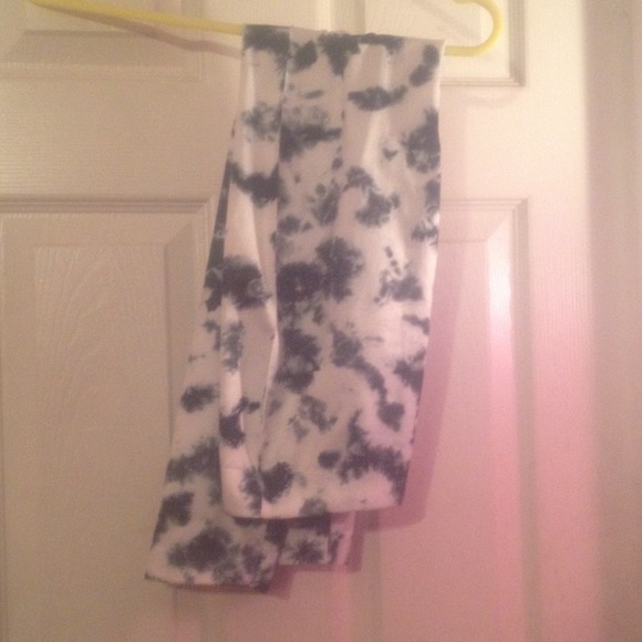 Blue and white tie dye leggings