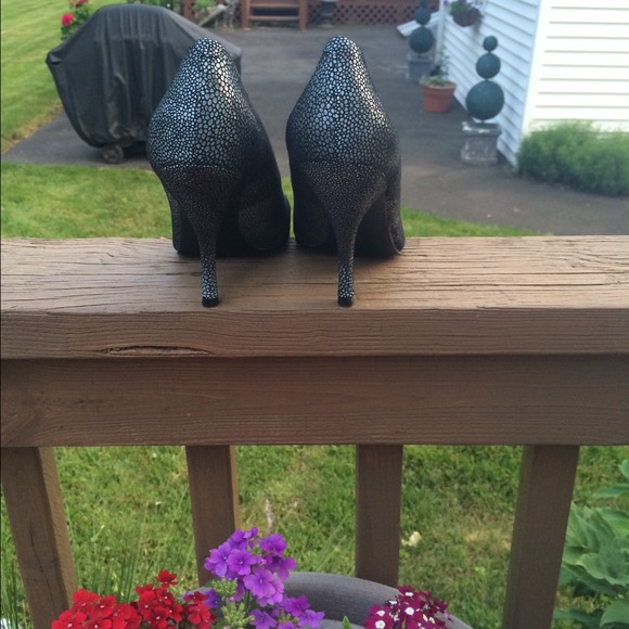 👠Reduced 👠 BCBG heels never worn! Amazing deal! - Picture 3 of 3