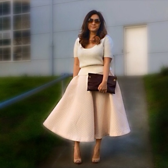 WELCOME TO MY CLOSET!!! - Picture 2 of 4