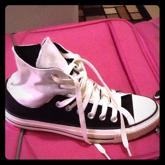 🎉🎉White & Black converse🎉🎉