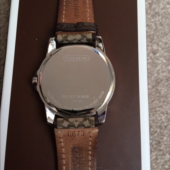 ❌❌SOLD❌❌ Coach signature watch in khaki - Picture 4 of 4