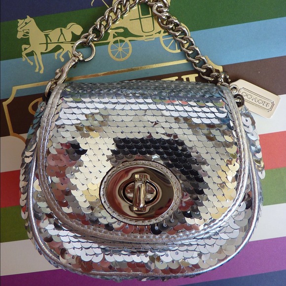 COACH SILVER POPPY SEQUIN TURNLOCK POUCH SMALL EUC