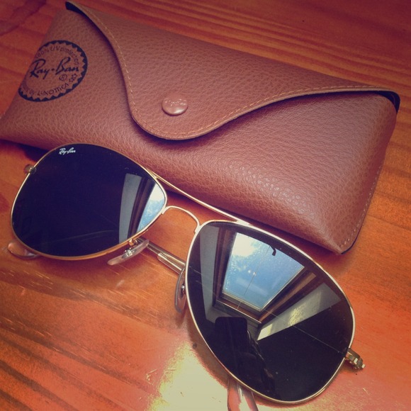 ON HOLD 100% Authentic Ray-Ban Aviator Sunglasses