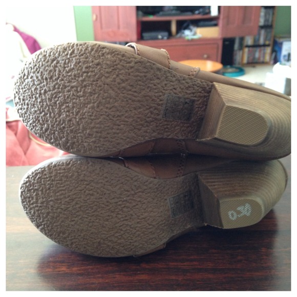 ❌BUNDLED❌🎉ⒽⓄⓈⓉⓅⒾⒸⓀ🎉8/9🎉BlowfishShort Ankle Boot - Picture 3 of 4