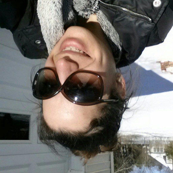 Additional pics of Tom Ford sunnies