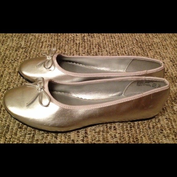 Silver No Boundaries ballet flats 7.5.