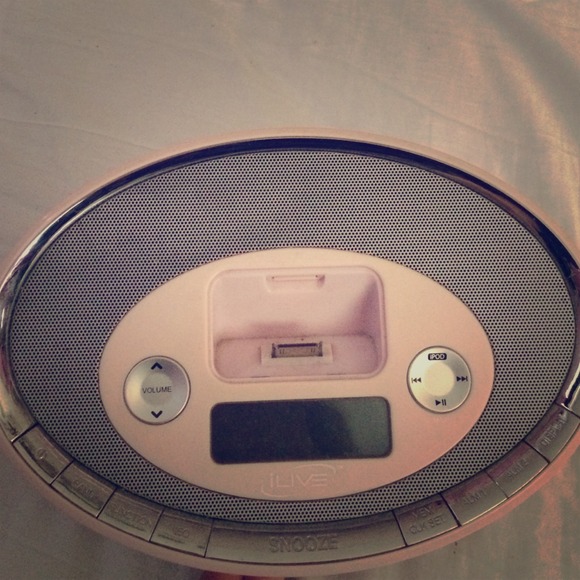 iPhone/iPod speaker dock