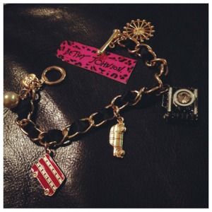 BETSEY JOHNSON. Travel series charm bracelet