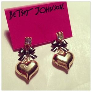 BETSEY JOHNSON. rhinestone & gold heart earrings