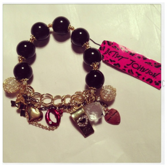 BETSEY JOHNSON. Multi-element stretch bracelet