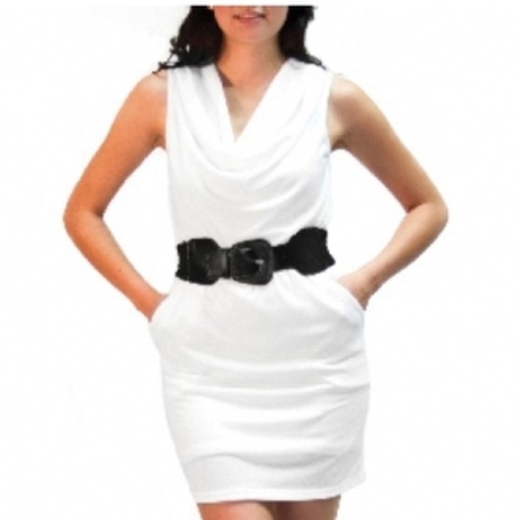 🎉sale🎉White knitted dress wi/detachable belt.