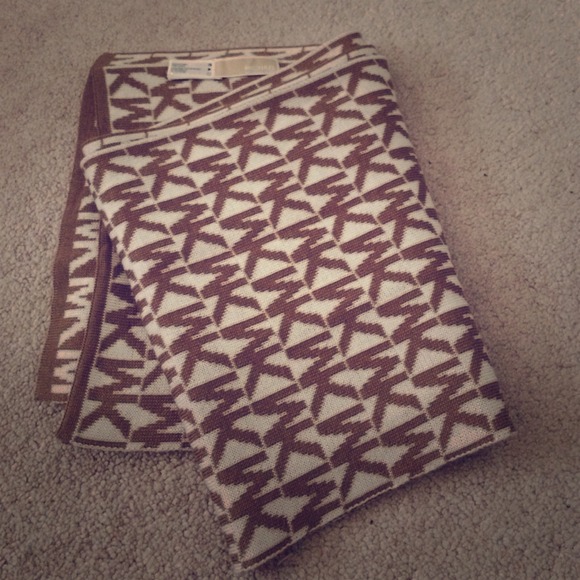 Michael Kors Accessories - Mk scarf