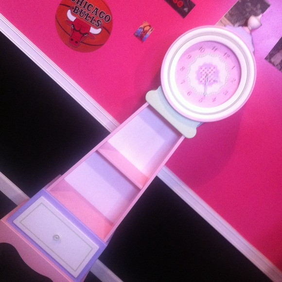 pink/purple/green clock - Picture 1 of 1