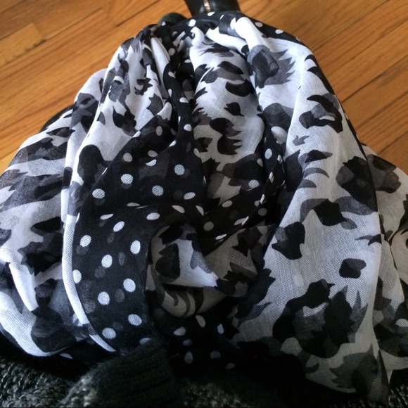 NEW black & white infinity scarf