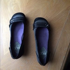 BKE Black and Grey Flats