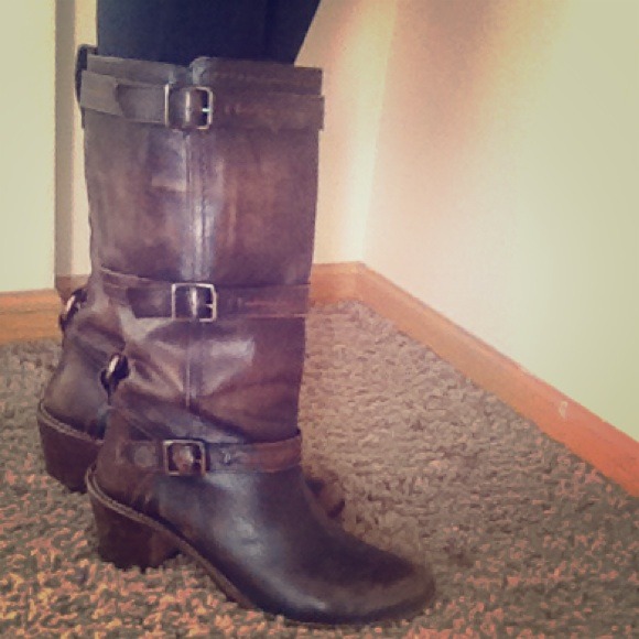 Frye Boots - ⬇️PRICE DROP⬇️Frye Carmen 3 buckle boot