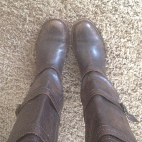⬇️PRICE DROP⬇️Frye Carmen 3 buckle boot - Picture 2 of 4